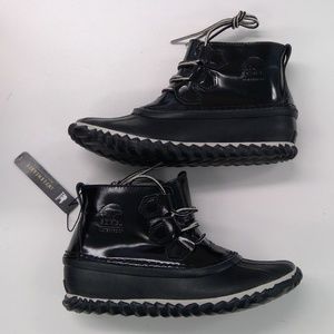 NWT Sorel Out N About Rain Boots Black Leather